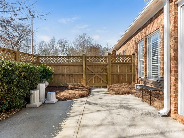 429 Eberle Way, Matthews, NC 28105