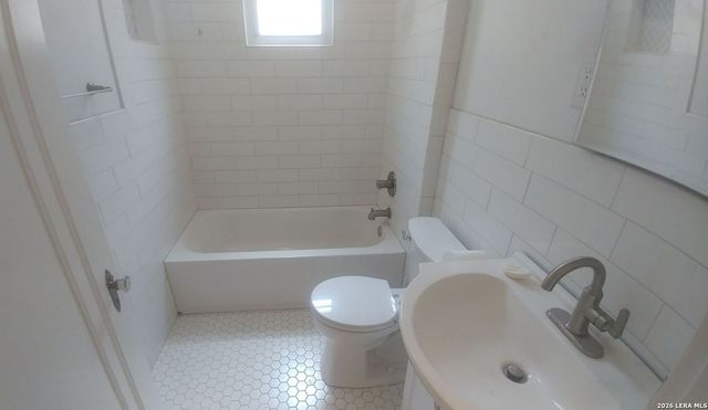 411 W Mistletoe Ave, San Antonio, TX 78212