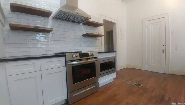 411 W Mistletoe Ave, San Antonio, TX 78212