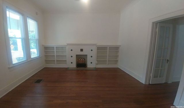 411 W Mistletoe Ave, San Antonio, TX 78212