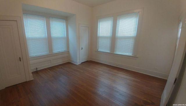 411 W Mistletoe Ave, San Antonio, TX 78212