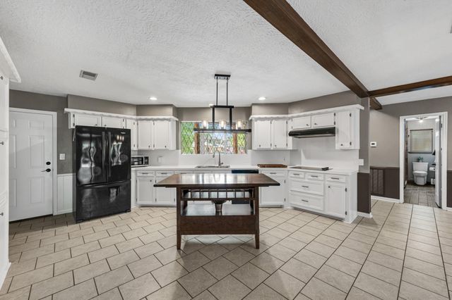 622 S Rivershire Drive, Conroe, TX 77304