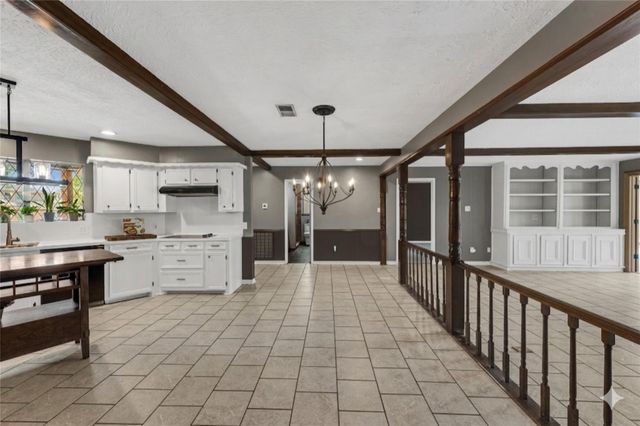 622 S Rivershire Drive, Conroe, TX 77304