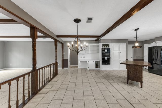 622 S Rivershire Drive, Conroe, TX 77304