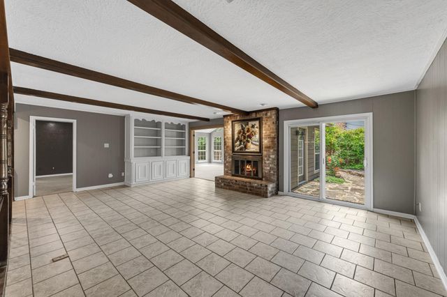 622 S Rivershire Drive, Conroe, TX 77304