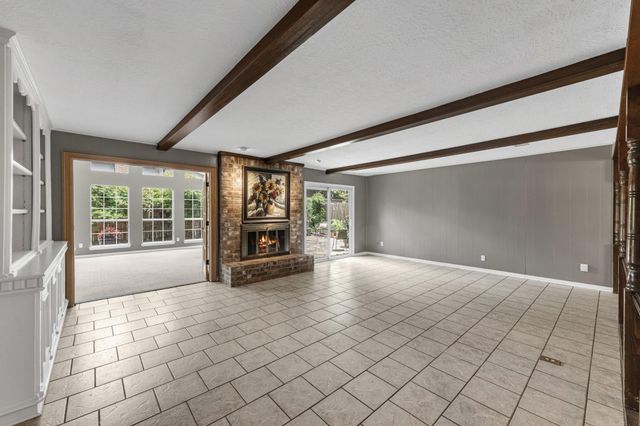 622 S Rivershire Drive, Conroe, TX 77304