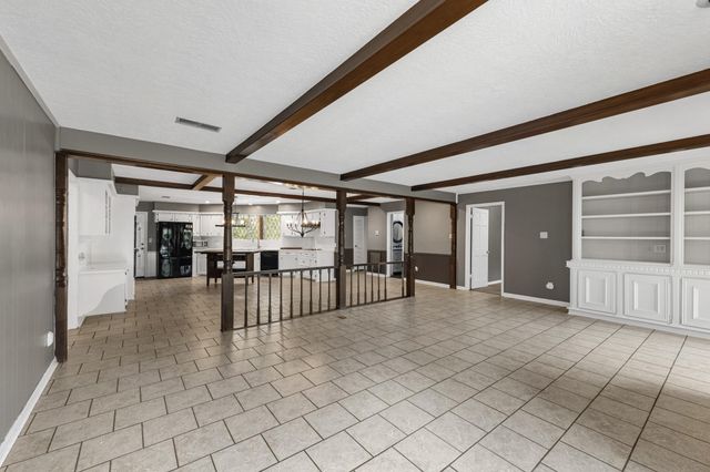 622 S Rivershire Drive, Conroe, TX 77304