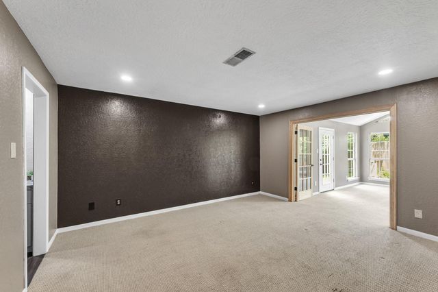 622 S Rivershire Drive, Conroe, TX 77304