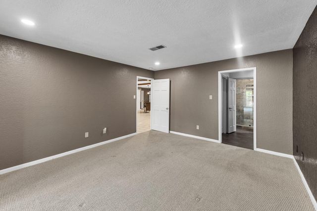 622 S Rivershire Drive, Conroe, TX 77304