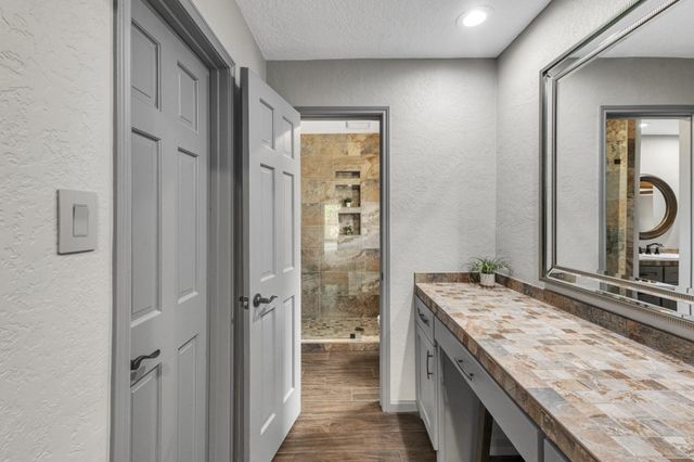 622 S Rivershire Drive, Conroe, TX 77304