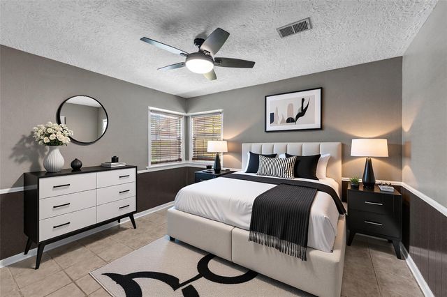 622 S Rivershire Drive, Conroe, TX 77304