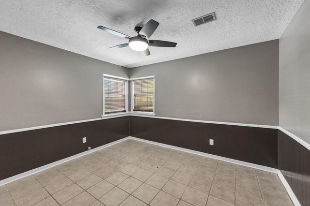 622 S Rivershire Drive, Conroe, TX 77304