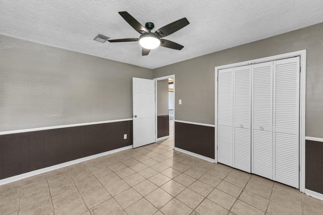 622 S Rivershire Drive, Conroe, TX 77304