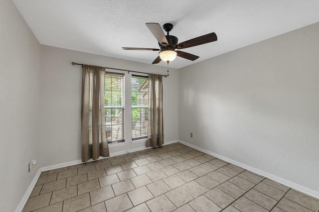 622 S Rivershire Drive, Conroe, TX 77304