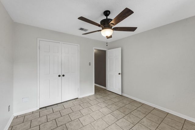 622 S Rivershire Drive, Conroe, TX 77304