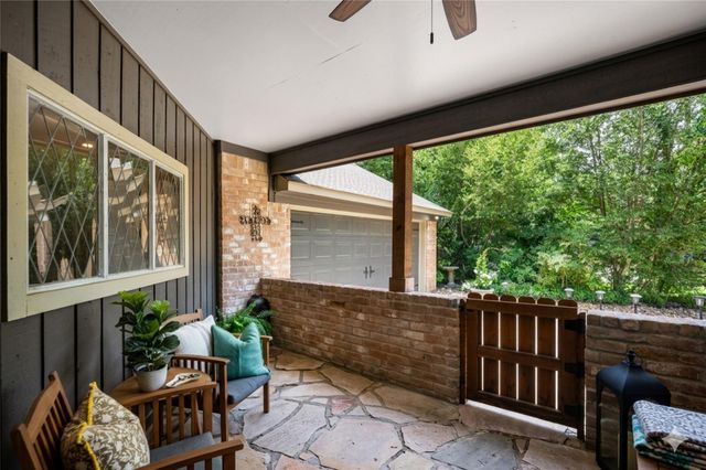 622 S Rivershire Drive, Conroe, TX 77304