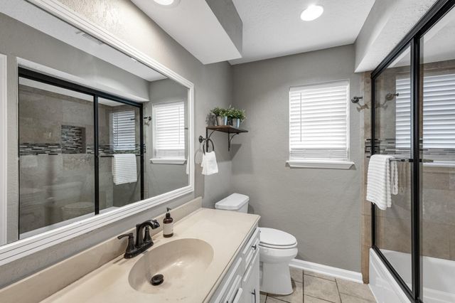 622 S Rivershire Drive, Conroe, TX 77304
