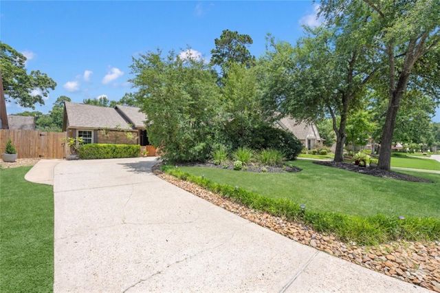 622 S Rivershire Drive, Conroe, TX 77304