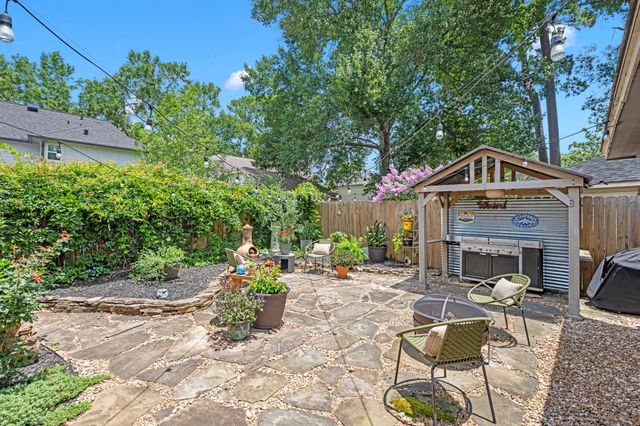 622 S Rivershire Drive, Conroe, TX 77304