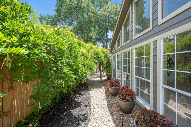 622 S Rivershire Drive, Conroe, TX 77304