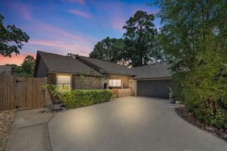 622 S Rivershire Drive, Conroe, TX 77304