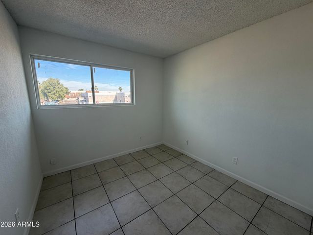 7602 W COLLEGE Drive, Phoenix, AZ 85033