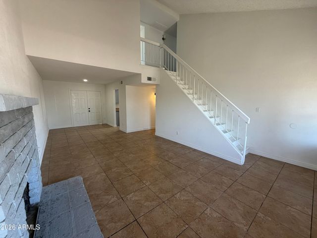 7602 W COLLEGE Drive, Phoenix, AZ 85033