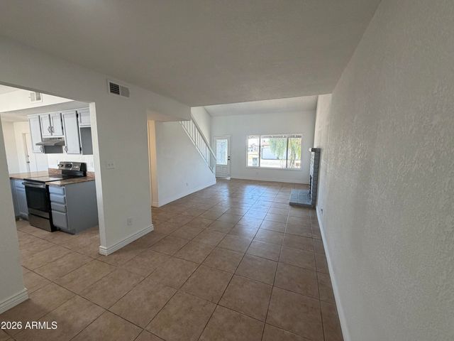 7602 W COLLEGE Drive, Phoenix, AZ 85033
