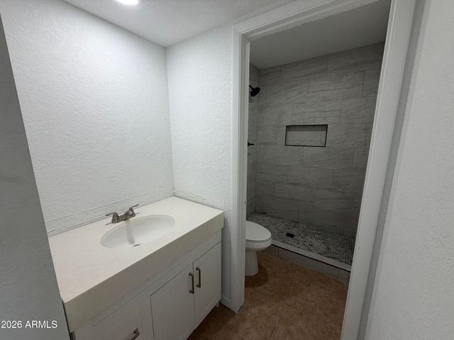 7602 W COLLEGE Drive, Phoenix, AZ 85033