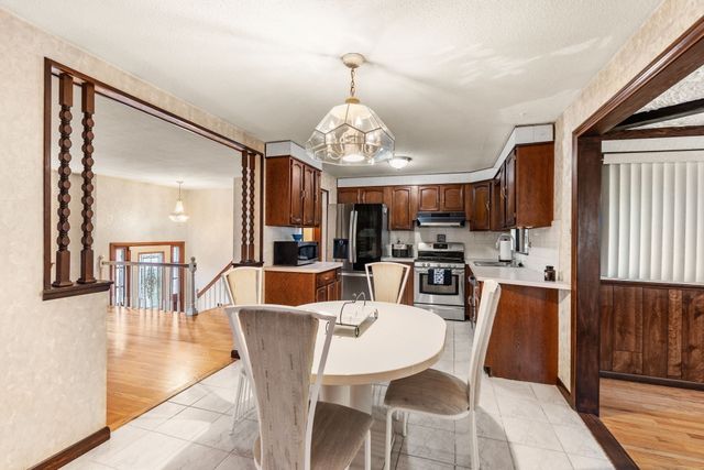 27 Charme Rd, Tewksbury, MA 01876