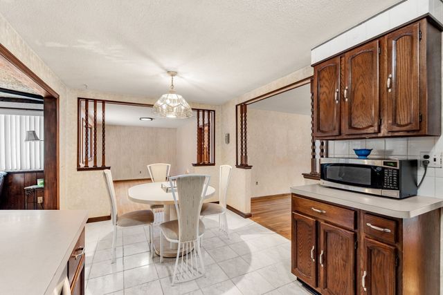 27 Charme Rd, Tewksbury, MA 01876