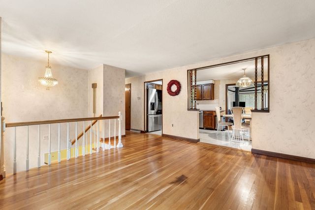 27 Charme Rd, Tewksbury, MA 01876