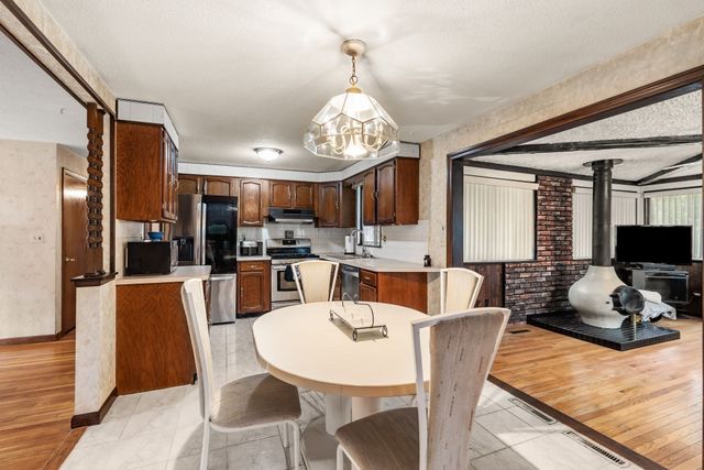 27 Charme Rd, Tewksbury, MA 01876