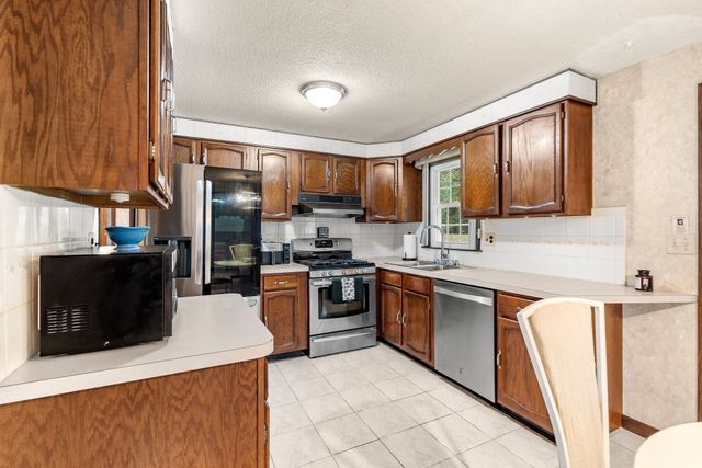 27 Charme Rd, Tewksbury, MA 01876