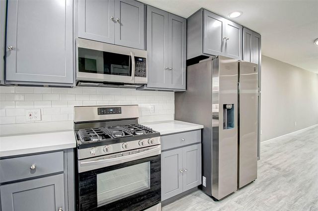1104 W Tri Oaks Lane 119, Houston, TX 77043