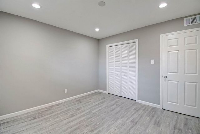 1104 W Tri Oaks Lane 119, Houston, TX 77043