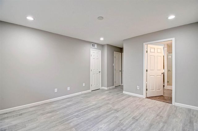 1104 W Tri Oaks Lane 119, Houston, TX 77043