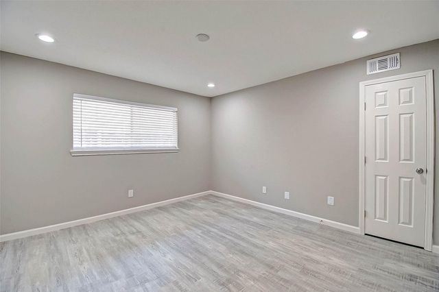 1104 W Tri Oaks Lane 119, Houston, TX 77043