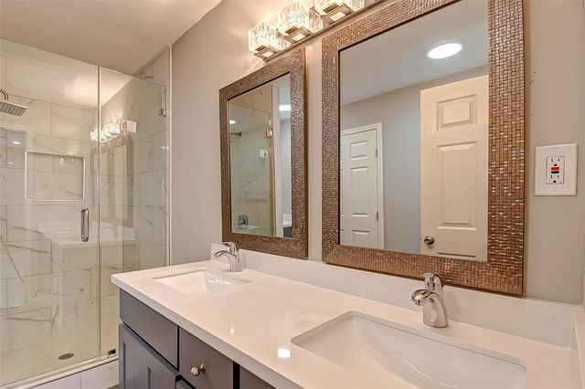 1104 W Tri Oaks Lane 119, Houston, TX 77043