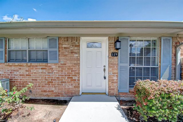 1104 W Tri Oaks Lane 119, Houston, TX 77043