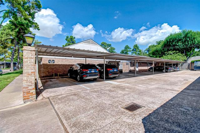 1104 W Tri Oaks Lane 119, Houston, TX 77043