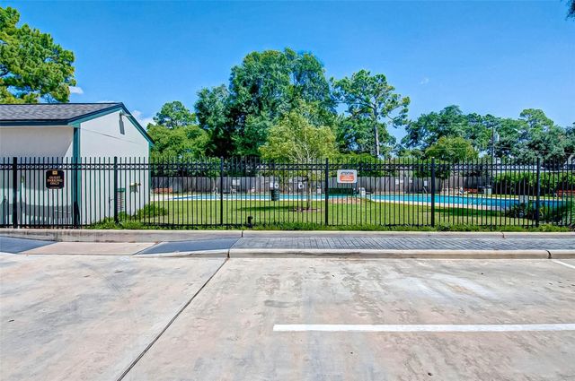 1104 W Tri Oaks Lane 119, Houston, TX 77043