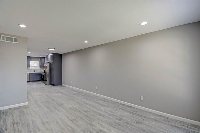 1104 W Tri Oaks Lane 119, Houston, TX 77043