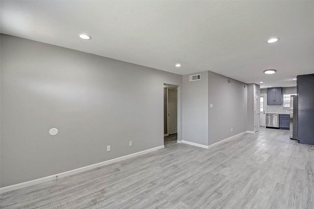 1104 W Tri Oaks Lane 119, Houston, TX 77043