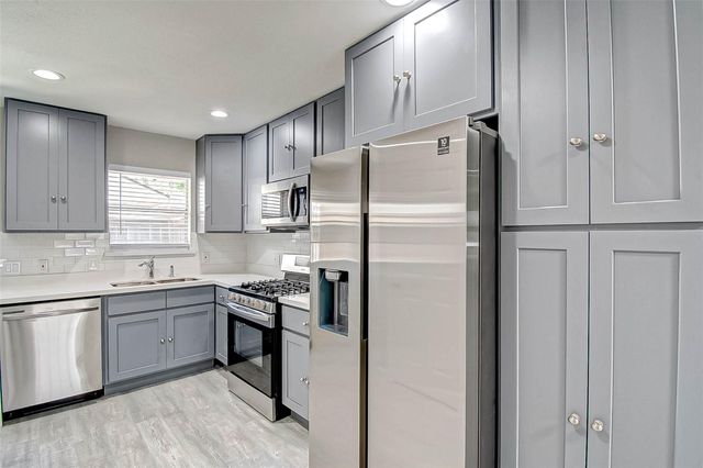 1104 W Tri Oaks Lane 119, Houston, TX 77043