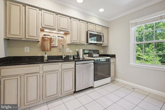 6412 NEEDLE LEAF DR, Rockville, MD 20852