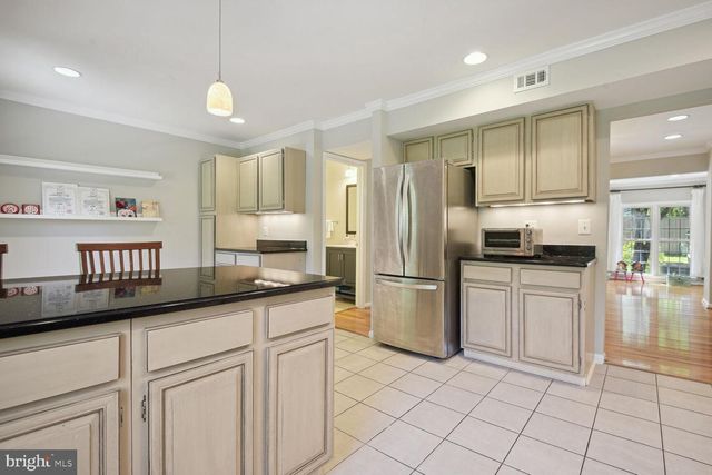 6412 NEEDLE LEAF DR, Rockville, MD 20852