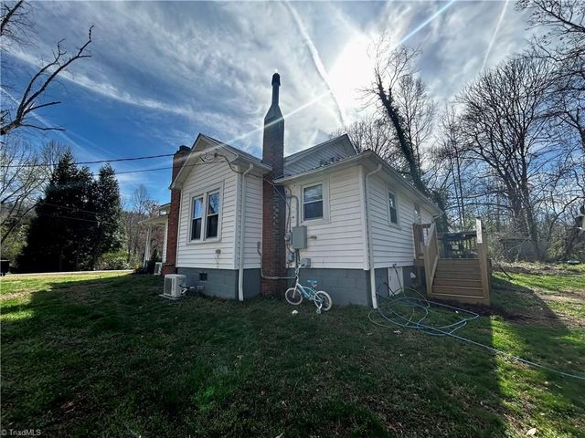 1408 Essex Place, Lenoir, NC 28645