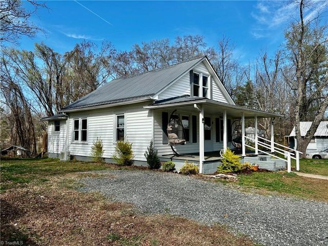 1408 Essex Place, Lenoir, NC 28645