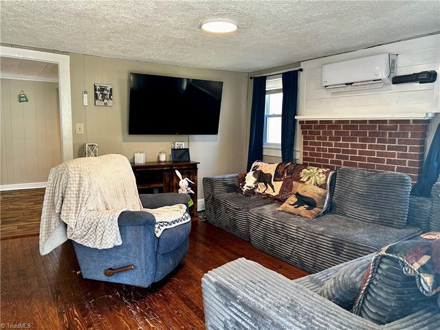 1408 Essex Place, Lenoir, NC 28645